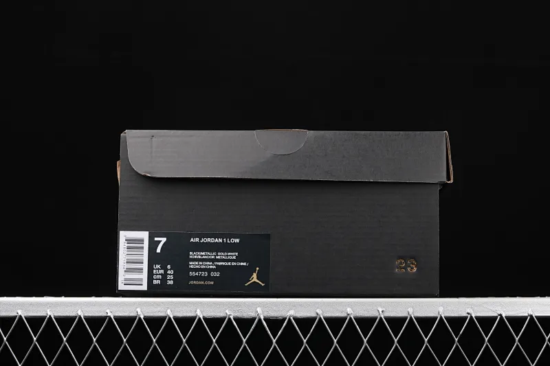 All categories Air Jordan Jordan series basketball shoes Air Jordan 1 Low New version Air Jordan 1 Low AJ1 Joe 1 low-top patent leather black gold cultural and leisure sports sneakers 554723-032